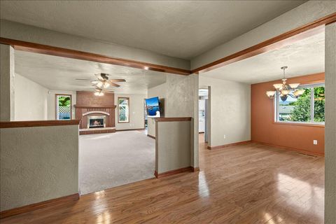 Tiny photo for 2962 Leonard Avenue, Medford, OR 97504 (MLS # 220221301)
