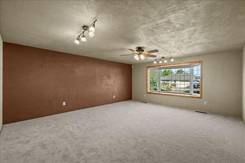 Tiny photo for 2962 Leonard Avenue, Medford, OR 97504 (MLS # 220221301)