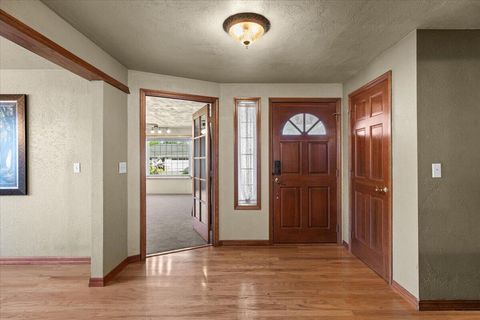 Tiny photo for 2962 Leonard Avenue, Medford, OR 97504 (MLS # 220221301)
