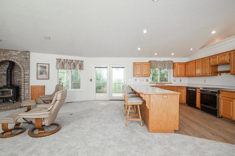 Tiny photo for 225 Lee Joy Drive, Grants Pass, OR 97526 (MLS # 220210811)