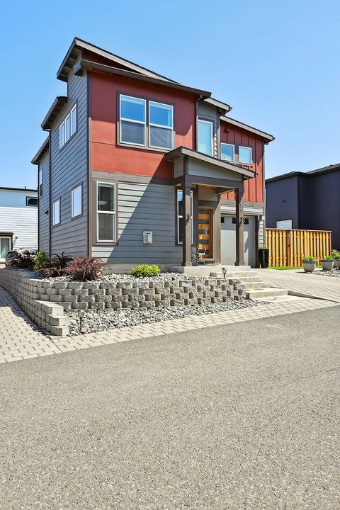 Tiny photo for 1250 29th Street, Hood River, OR 97031 (MLS # 220212848)