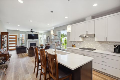 Tiny photo for 1250 29th Street, Hood River, OR 97031 (MLS # 220212848)