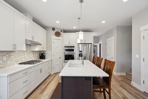 Tiny photo for 1250 29th Street, Hood River, OR 97031 (MLS # 220212848)