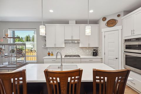 Tiny photo for 1250 29th Street, Hood River, OR 97031 (MLS # 220212848)