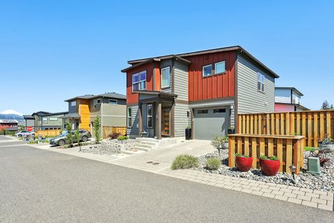 Photo of 1250 29th Street, Hood River, OR 97031 (MLS # 220212848)