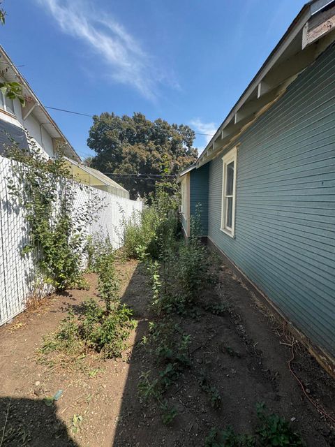 Tiny photo for 626 N 9th Street, Klamath Falls, OR 97601 (MLS # 220214277)