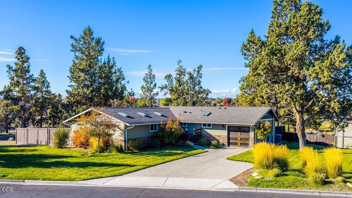 1233 SW Canyon Drive