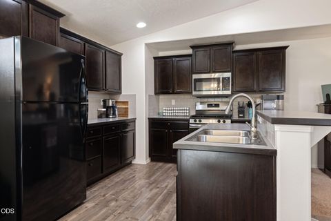 Tiny photo for 21184 Darnel Avenue, Bend, OR 97702 (MLS # 220224805)