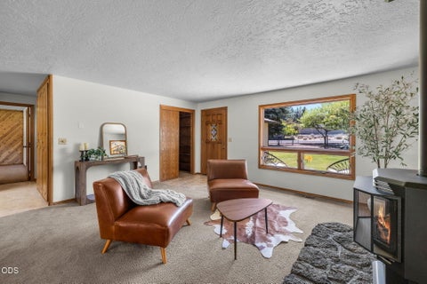 Tiny photo for 19572 Apache Road, Bend, OR 97702 (MLS # 220223845)