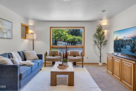 Tiny photo for 19572 Apache Road, Bend, OR 97702 (MLS # 220223845)