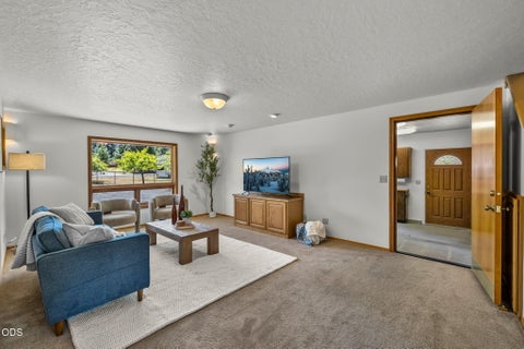 Tiny photo for 19572 Apache Road, Bend, OR 97702 (MLS # 220223845)