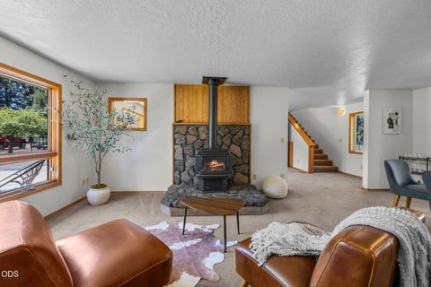 Tiny photo for 19572 Apache Road, Bend, OR 97702 (MLS # 220223845)