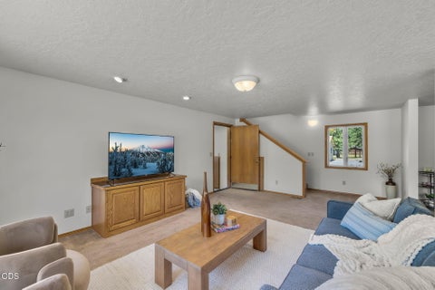 Tiny photo for 19572 Apache Road, Bend, OR 97702 (MLS # 220223845)