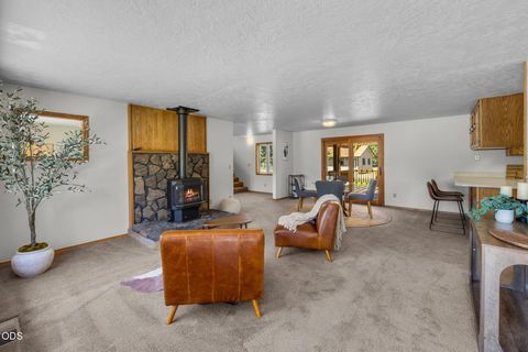 Tiny photo for 19572 Apache Road, Bend, OR 97702 (MLS # 220223845)