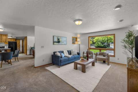 Tiny photo for 19572 Apache Road, Bend, OR 97702 (MLS # 220223845)