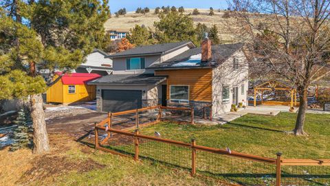Tiny photo for 2207 Kimberly Drive, Klamath Falls, OR 97603 (MLS # 220213648)