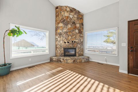 Tiny photo for 2207 Kimberly Drive, Klamath Falls, OR 97603 (MLS # 220213648)