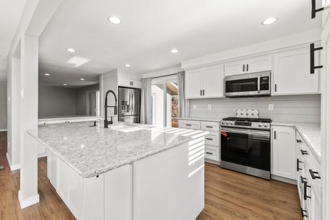 Tiny photo for 2207 Kimberly Drive, Klamath Falls, OR 97603 (MLS # 220213648)