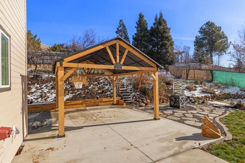 Tiny photo for 2207 Kimberly Drive, Klamath Falls, OR 97603 (MLS # 220213648)
