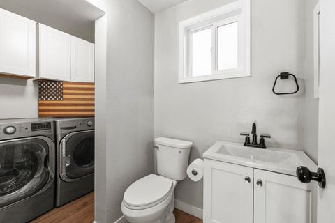 Tiny photo for 2207 Kimberly Drive, Klamath Falls, OR 97603 (MLS # 220213648)