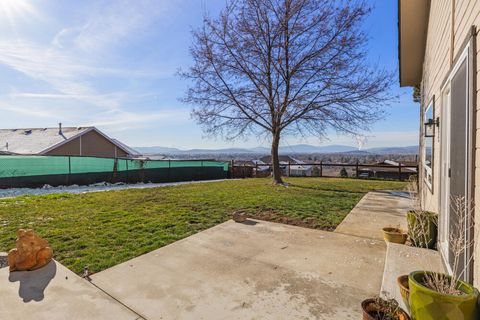 Tiny photo for 2207 Kimberly Drive, Klamath Falls, OR 97603 (MLS # 220213648)