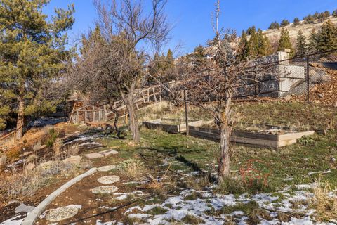 Tiny photo for 2207 Kimberly Drive, Klamath Falls, OR 97603 (MLS # 220213648)