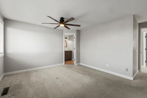 Tiny photo for 2207 Kimberly Drive, Klamath Falls, OR 97603 (MLS # 220213648)
