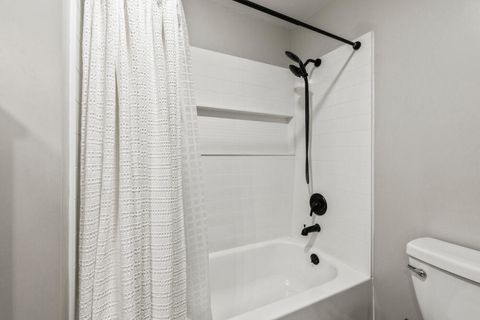 Tiny photo for 2207 Kimberly Drive, Klamath Falls, OR 97603 (MLS # 220213648)