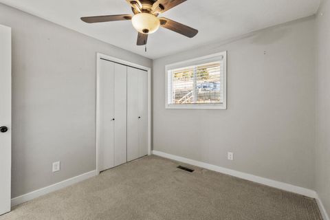 Tiny photo for 2207 Kimberly Drive, Klamath Falls, OR 97603 (MLS # 220213648)