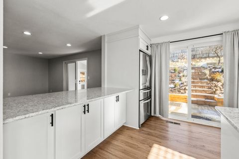 Tiny photo for 2207 Kimberly Drive, Klamath Falls, OR 97603 (MLS # 220213648)