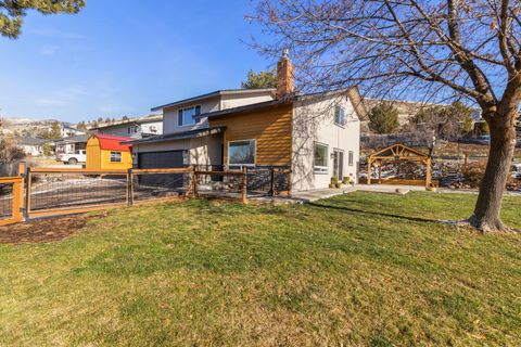 Tiny photo for 2207 Kimberly Drive, Klamath Falls, OR 97603 (MLS # 220213648)