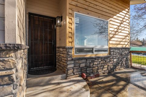 Tiny photo for 2207 Kimberly Drive, Klamath Falls, OR 97603 (MLS # 220213648)