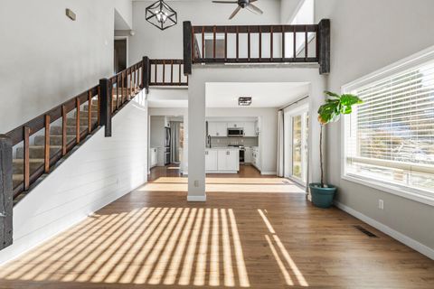 Tiny photo for 2207 Kimberly Drive, Klamath Falls, OR 97603 (MLS # 220213648)