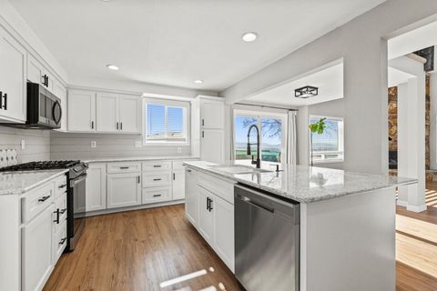 Tiny photo for 2207 Kimberly Drive, Klamath Falls, OR 97603 (MLS # 220213648)