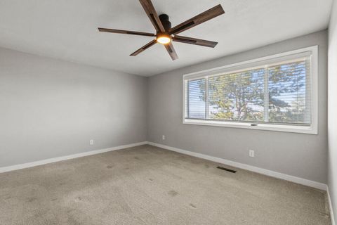 Tiny photo for 2207 Kimberly Drive, Klamath Falls, OR 97603 (MLS # 220213648)