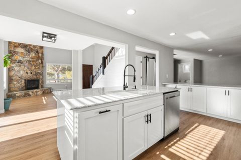 Tiny photo for 2207 Kimberly Drive, Klamath Falls, OR 97603 (MLS # 220213648)