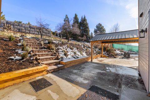 Tiny photo for 2207 Kimberly Drive, Klamath Falls, OR 97603 (MLS # 220213648)