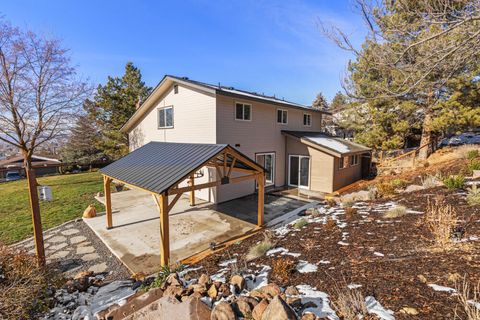 Tiny photo for 2207 Kimberly Drive, Klamath Falls, OR 97603 (MLS # 220213648)