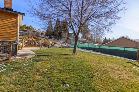 Tiny photo for 2207 Kimberly Drive, Klamath Falls, OR 97603 (MLS # 220213648)