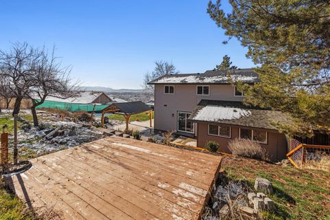 Tiny photo for 2207 Kimberly Drive, Klamath Falls, OR 97603 (MLS # 220213648)