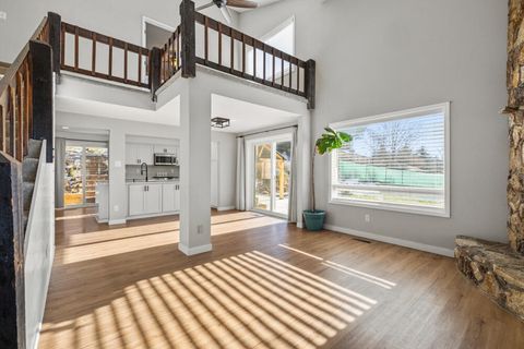 Tiny photo for 2207 Kimberly Drive, Klamath Falls, OR 97603 (MLS # 220213648)