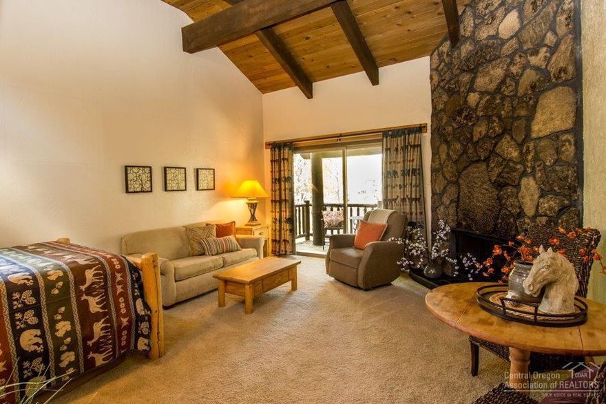 Cozy upper level studio condo retreat, with vaulted ceiling, in the heart of Sunriver Resort. Bike path behind condo takes you right to the water. Come enjoy a part of Central Oregon paradise at an affordable price. Close to all Sunriver Resort amenities, lakes, Mt. Bachelor, golf, tennis and bike paths. SHARC PAID IN FULL!