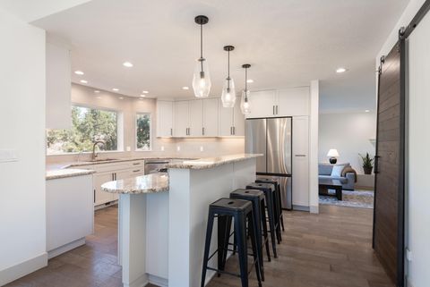 Tiny photo for 60012 Ridgeview Drive W, Bend, OR 97702 (MLS # 220217444)