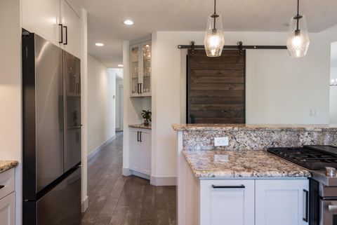 Tiny photo for 60012 Ridgeview Drive W, Bend, OR 97702 (MLS # 220217444)