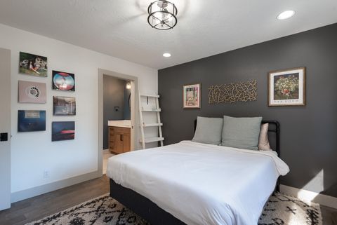 Tiny photo for 60012 Ridgeview Drive W, Bend, OR 97702 (MLS # 220217444)