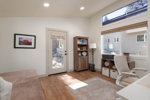 Tiny photo for 60012 Ridgeview Drive W, Bend, OR 97702 (MLS # 220217444)