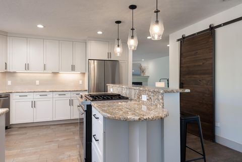 Tiny photo for 60012 Ridgeview Drive W, Bend, OR 97702 (MLS # 220217444)