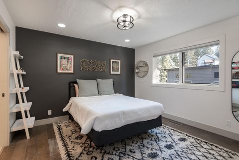 Tiny photo for 60012 Ridgeview Drive W, Bend, OR 97702 (MLS # 220217444)