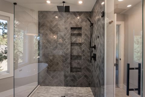 Tiny photo for 60012 Ridgeview Drive W, Bend, OR 97702 (MLS # 220217444)