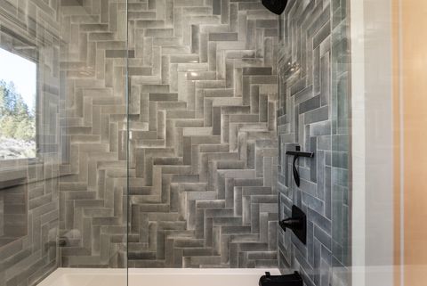 Tiny photo for 60012 Ridgeview Drive W, Bend, OR 97702 (MLS # 220217444)